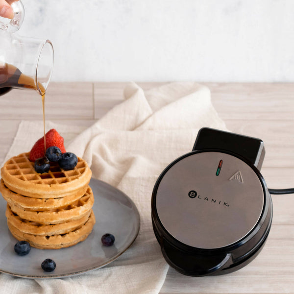 https://www.kitchencenter.cl/cdn/shop/files/Maquina-Para-Hacer-Mini-Waffle-BMW079-Blanik_grande.jpg?v=1701262237