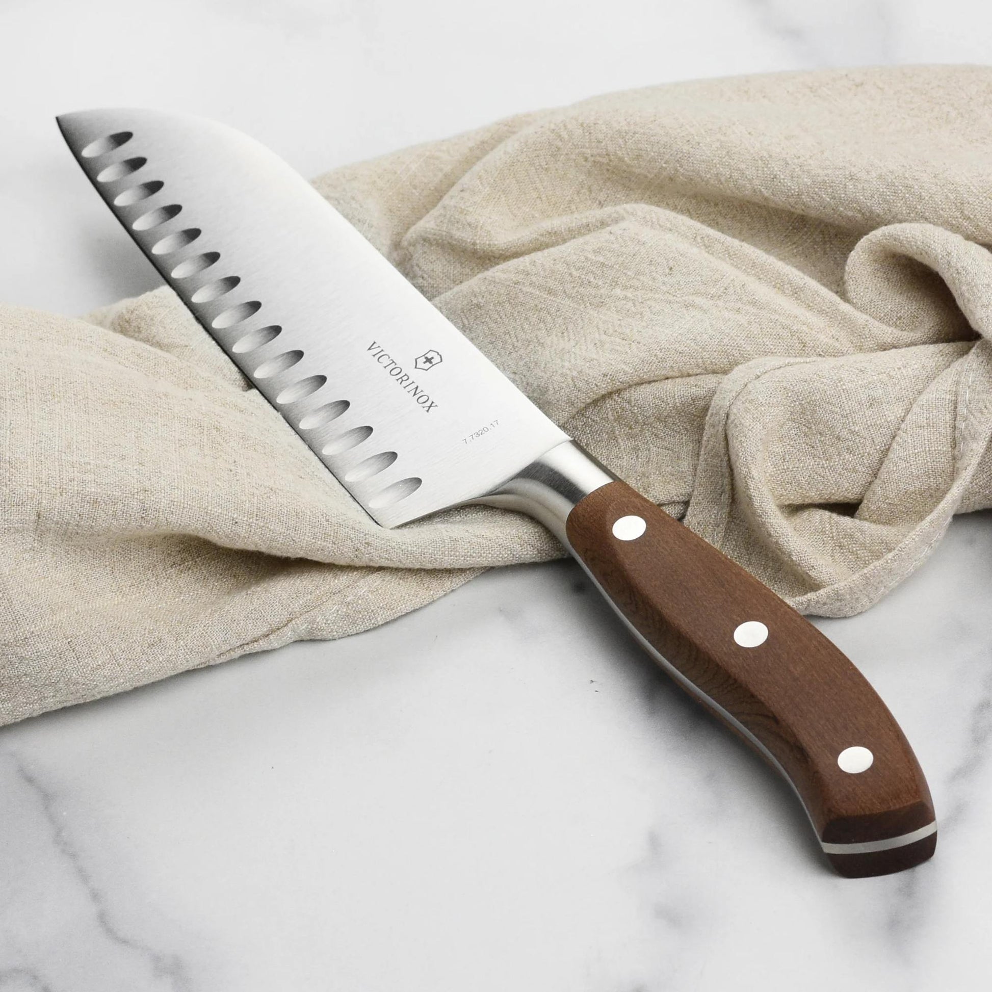 Cuchillo Grand Maître Santoku Wood Victorinox1#Café