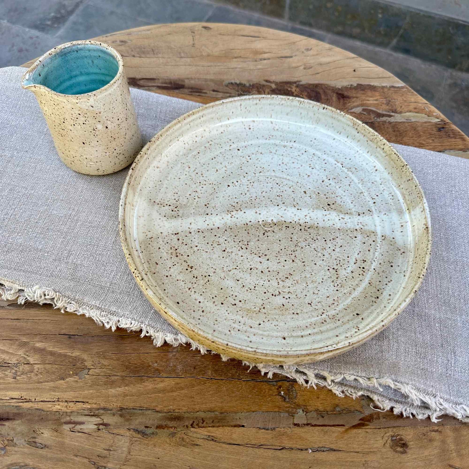 Set Plato Y Jarro Salsa Aderezo AEME Cerámica Gres5#Beige